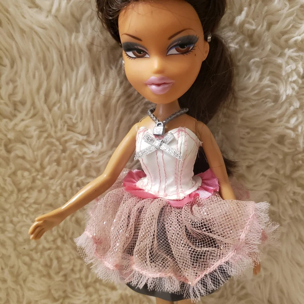 Bratz Light up Funk N Glow Yasmin Doll